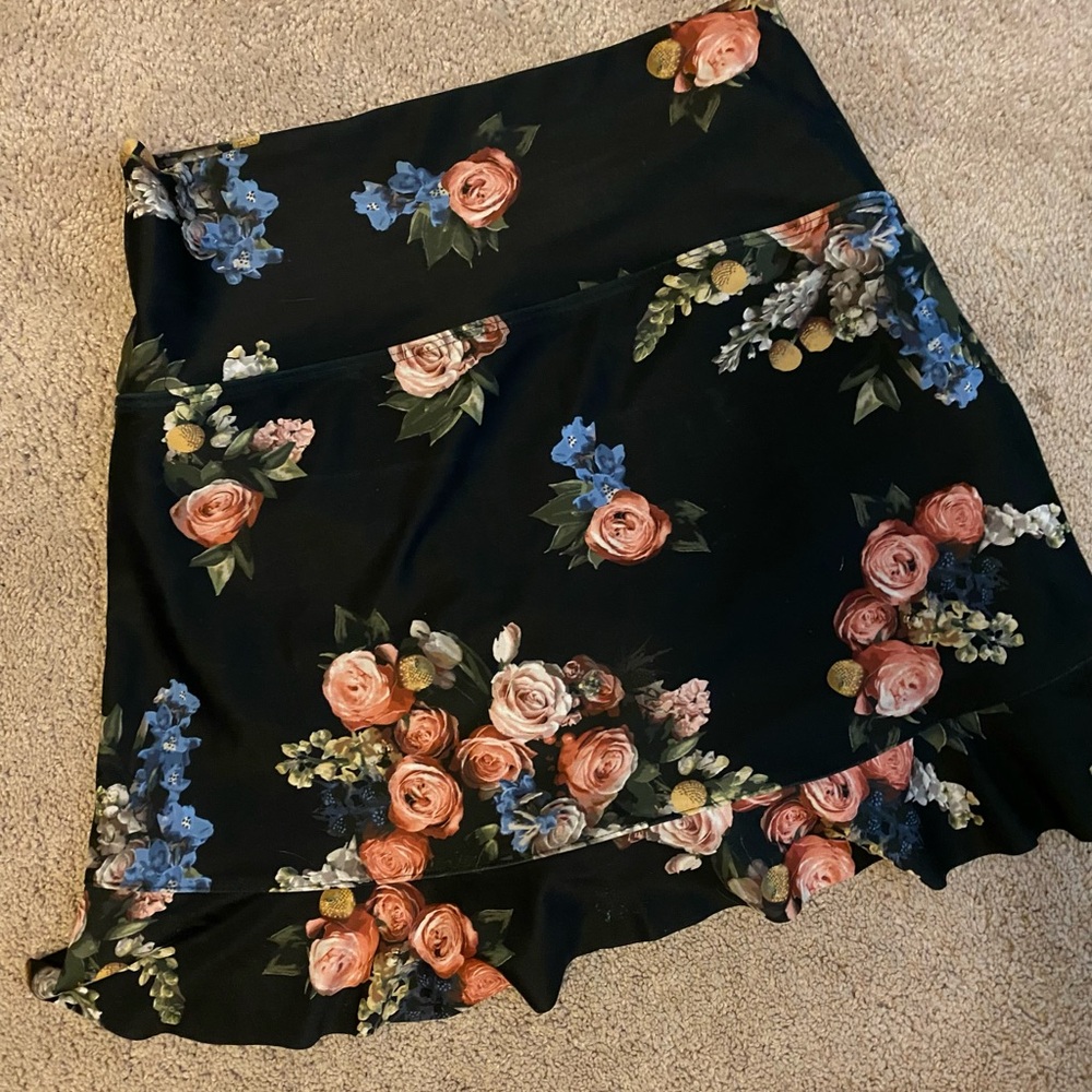 Rose Black Albion Fit Swim Skirt size small